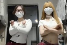抖音13万粉丝网红学生妹桃子 极品小姐姐双人舞 富哥版和抖音版居然还不一样 - 瓜多多