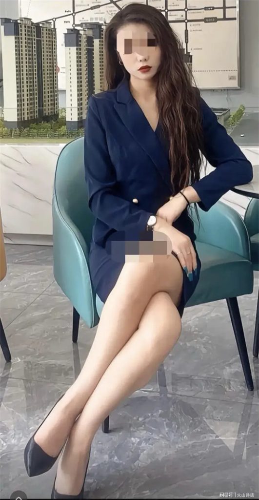 辣眼睛!网传陕西一男子过年抓到媳妇出轨,开车拉横幅去社区了… 第4张 辣眼睛!网传陕西一男子过年抓到媳妇出轨,开车拉横幅去社区了… 第4张